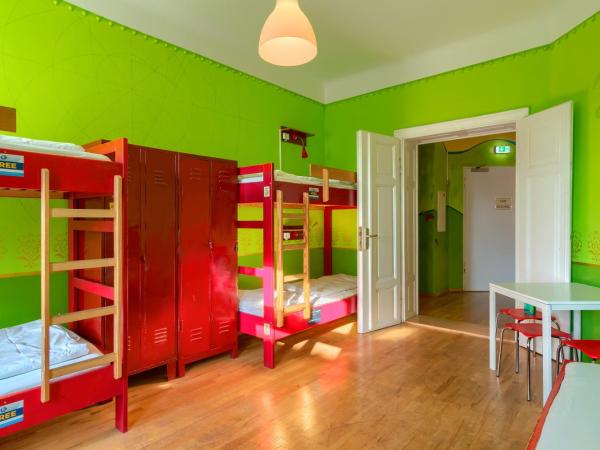Hostel Mondpalast : photo 5 de la chambre lit dans dortoir pour femmes de 6 lits