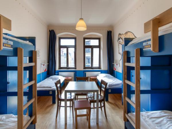 Hostel Mondpalast : photo 2 de la chambre lit dans dortoir mixte de 6 lits