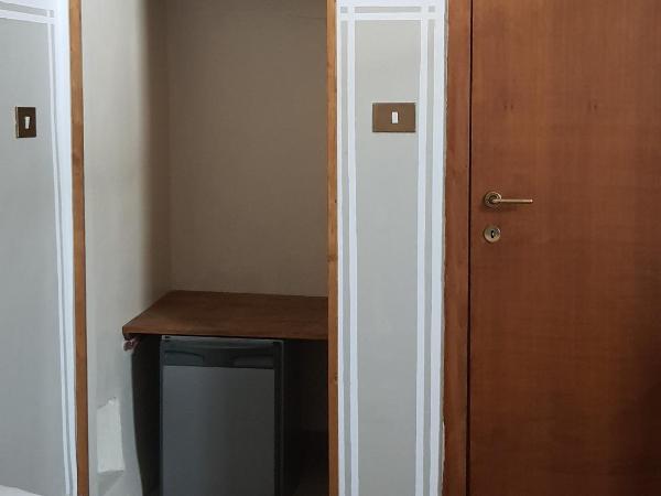 Albergo Avalon : photo 4 de la chambre chambre triple avec salle de bains