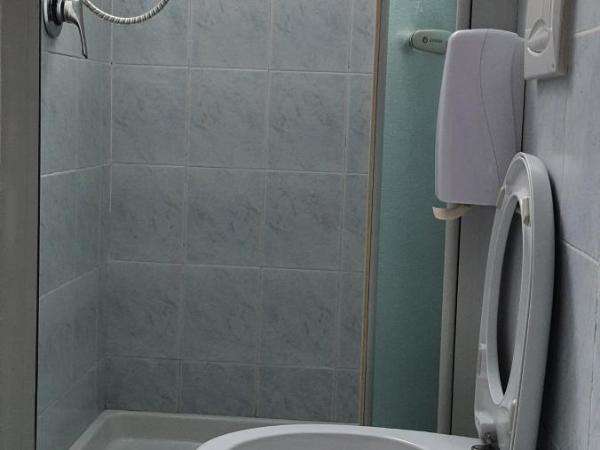 Albergo Avalon : photo 3 de la chambre chambre triple avec salle de bains