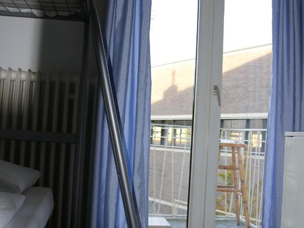 Hotel Berliner Hof : photo 4 de la chambre chambre double ou lits jumeaux avec salle de bains privative dans le couloir