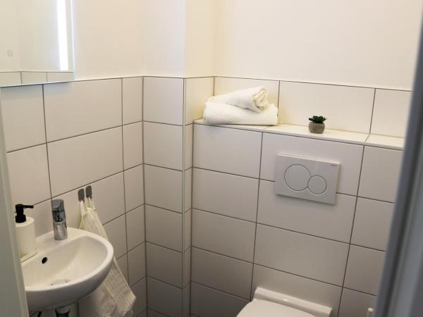 Schlafkonzept Hannover : photo 9 de la chambre chambre lits jumeaux standard avec salle de bains commune