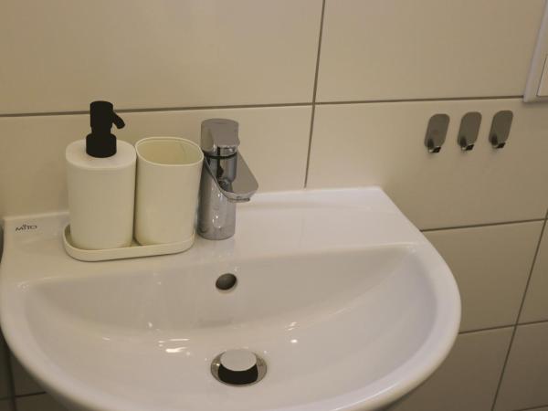Schlafkonzept Hannover : photo 4 de la chambre chambre triple avec salle de bains privative