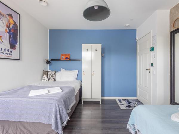 Villa Jokivarsi Bed & Breakfast : photo 1 de la chambre chambre lits jumeaux avec salle de bains commune