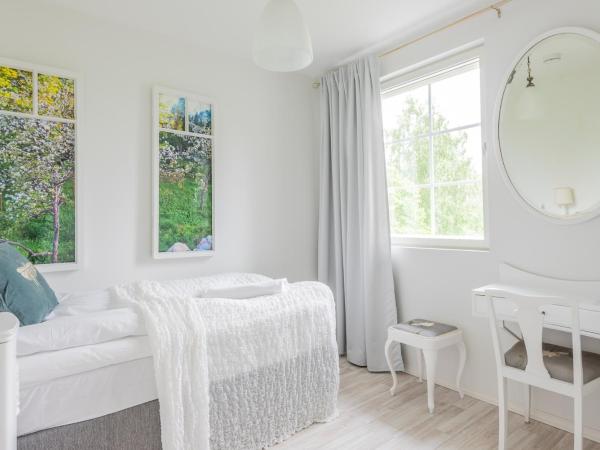 Villa Jokivarsi Bed & Breakfast : photo 4 de la chambre chambre simple avec salle de bains commune