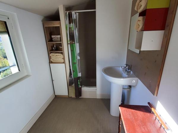 Le clos d'André : photo 2 de la chambre chambre triple avec salle de bains privative