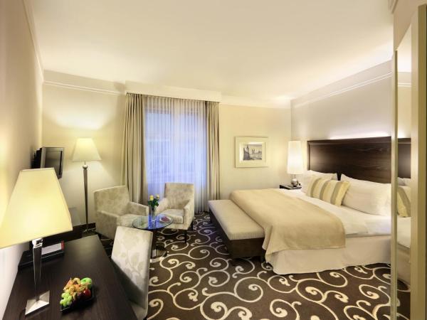 Grand Hotel Bohemia : photo 2 de la chambre chambre double ou lits jumeaux - vue sur ville