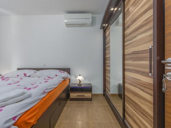 Villa Filo Apartments : photo 2 de la chambre appartement avec balcon
