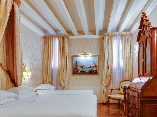 Canal Grande : photo 2 de la chambre chambre double prestige avec lit d'appoint