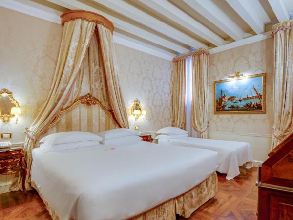 Canal Grande : photo 5 de la chambre chambre double prestige avec lit d'appoint