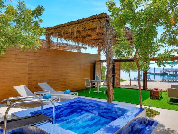 Anantara World Islands Dubai Resort : photo 1 de la chambre beach pool king or twin room