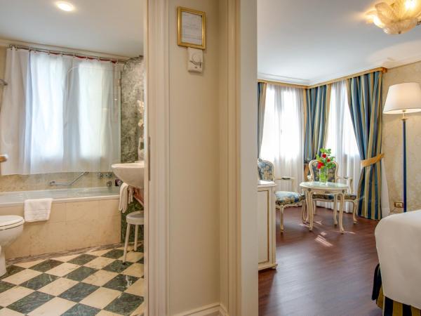 Hotel Antiche Figure : photo 8 de la chambre chambre double deluxe - vue sur canal