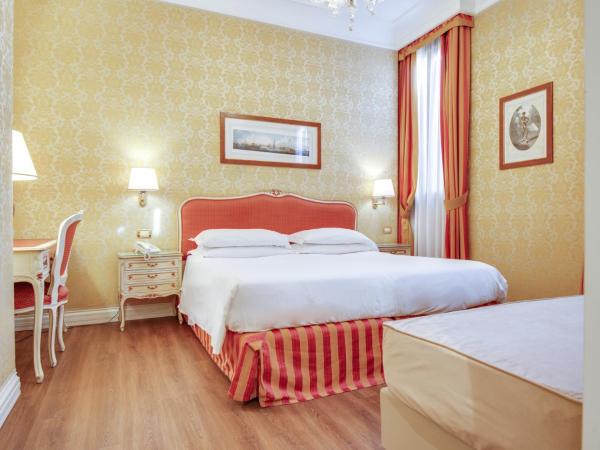 Hotel Antiche Figure : photo 9 de la chambre chambre double supérieure avec lit d'appoint