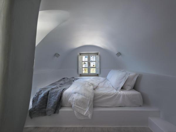 Nefeles Luxury Suites : photo 7 de la chambre suite junior avec jacuzzi - vue sur coucher de soleil