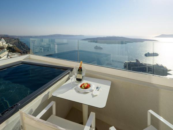 Nefeles Luxury Suites : photo 3 de la chambre suite junior avec jacuzzi - vue sur coucher de soleil