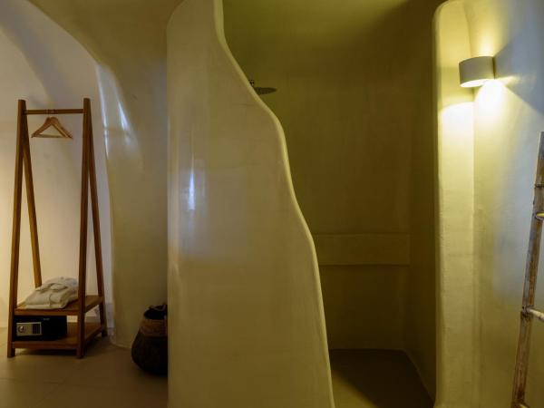 Nefeles Luxury Suites : photo 3 de la chambre suite supérieure avec jacuzzi - vue sur coucher de soleil 