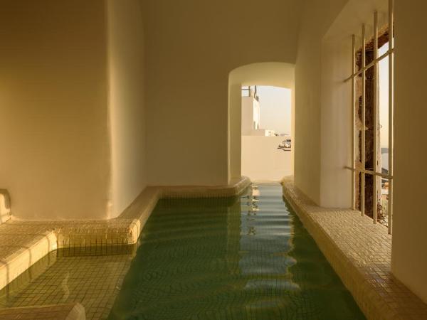 Nefeles Luxury Suites : photo 4 de la chambre grande suite avec jacuzzi - petite piscine