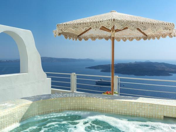 Nefeles Luxury Suites : photo 1 de la chambre grande suite avec jacuzzi - petite piscine
