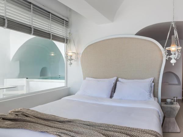 Nefeles Luxury Suites : photo 9 de la chambre suite senior avec bain à remous privé - balcon