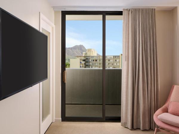 Hotel Renew : photo 5 de la chambre hébergement lit king-size avec balcon - vue sur océan