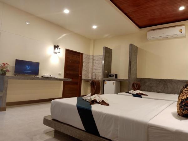 Lanta Pearl Beach Resort : photo 6 de la chambre bungalow familial