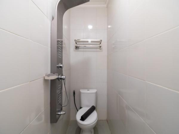 Urbanview Hotel Bizhome Artha Gading Boulevard by RedDoorz : photo 2 de la chambre chambre double supérieure