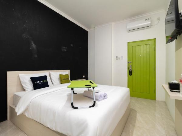 Urbanview Hotel Bizhome Artha Gading Boulevard by RedDoorz : photo 7 de la chambre chambre double supérieure