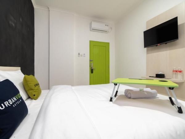 Urbanview Hotel Bizhome Artha Gading Boulevard by RedDoorz : photo 10 de la chambre chambre double supérieure