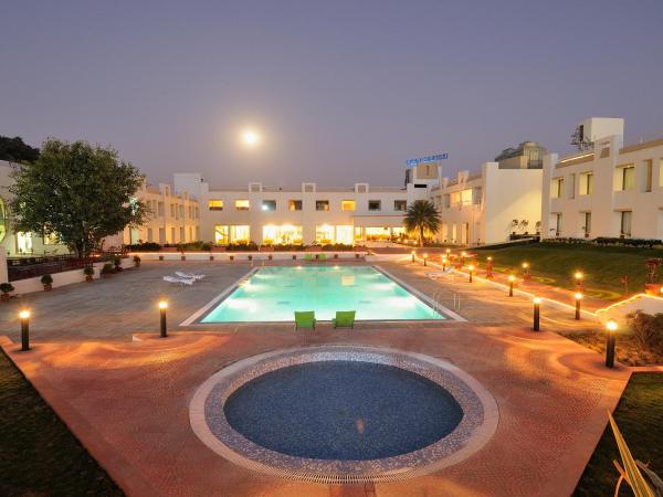 Inder Residency Resort & Spa Udaipur : photo 1 de la chambre suite junior avec balcon