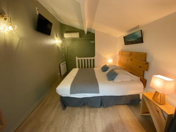Lyo Hôtel - Centre Lyon Perrache : photo 2 de la chambre chambre suite en duplex avec baignoire spa