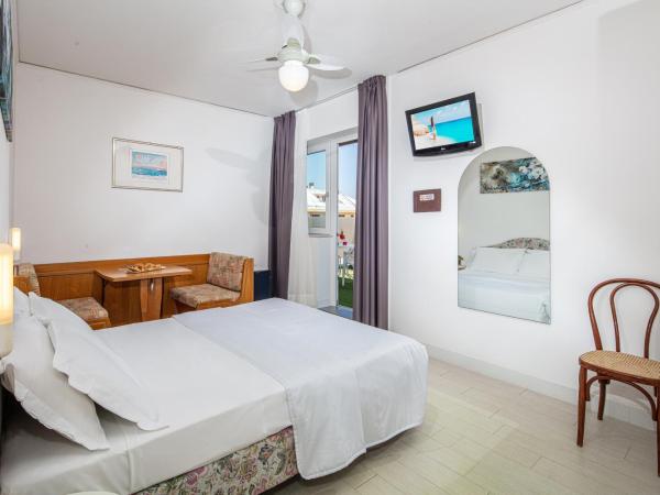 Hotel Alexander : photo 2 de la chambre chambre familiale - vue sur mer