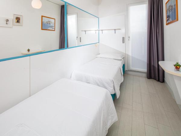 Hotel Alexander : photo 3 de la chambre chambre familiale - vue sur mer