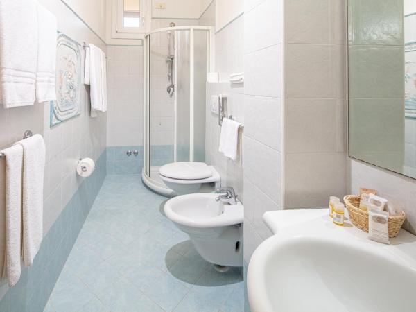 Hotel Alexander : photo 4 de la chambre chambre familiale - vue sur mer