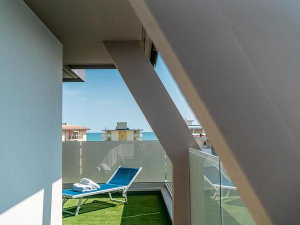 Hotel Alexander : photo 7 de la chambre chambre familiale - vue sur mer