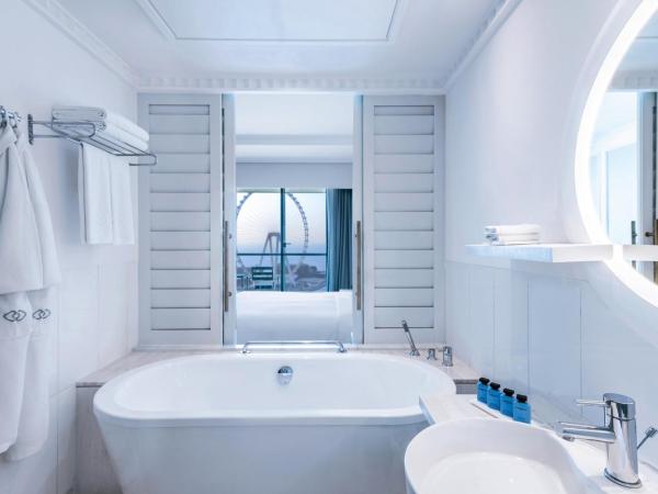 Sofitel Dubai Jumeirah Beach : photo 6 de la chambre chambre lit king-size de luxe - vue sur mer - accès à la piscine 