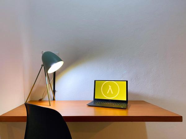 Humant Coliving - Cancún : photo 7 de la chambre chambre lit queen-size avec salle de bains commune