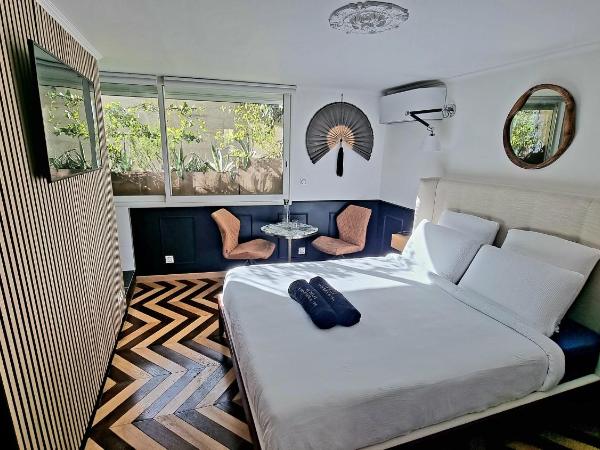 La Belle Endormie B&B French Guest house : photo 2 de la chambre chambre double supérieure avec 1 lit queen-size