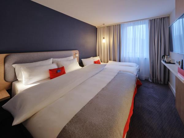 Holiday Inn Express Frankfurt Messe, an IHG Hotel : photo 2 de la chambre chambre double avec canapé-lit