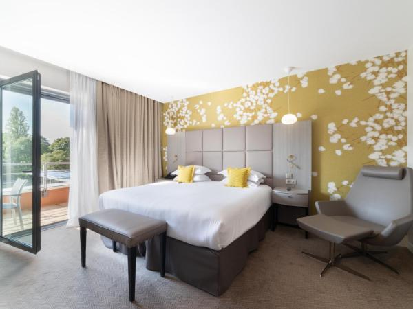 Crowne Plaza Lyon - Cité Internationale : photo 1 de la chambre suite avec canapé-lit - vue sur fleuve ou sur parc