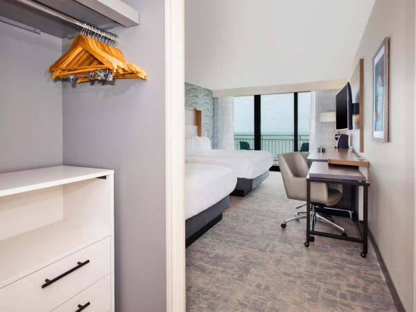 Holiday Inn Va Beach-Oceanside 21st St, an IHG Hotel : photo 4 de la chambre chambre double avec 2 lits doubles - douche accessible en fauteuil roulant - non-fumeurs