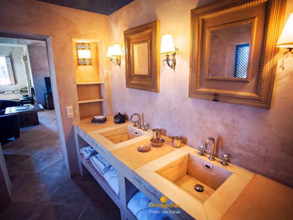 Ksar Char-Bagh Small Luxury Hotels : photo 2 de la chambre appartement 2 chambres avec piscine - la tour