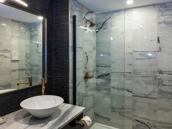 Halifax Tower Hotel & Conference Centre, Ascend Hotel Collection : photo 3 de la chambre chambre deluxe 2 lits queen-size avec douche à l'italienne - non-fumeurs