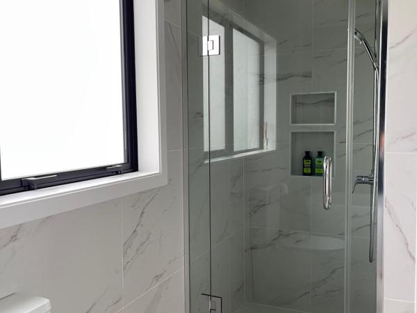Flat Bush Private Ensuite : photo 3 de la chambre chambre double avec salle de bains privative