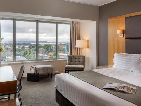 Rydges Rotorua : photo 1 de la chambre hébergement lit king-size deluxe - côté ville