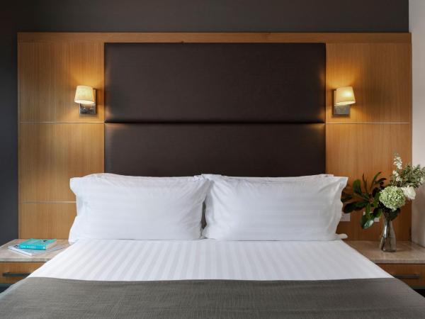 Rydges Rotorua : photo 3 de la chambre hébergement lit king-size deluxe - côté ville