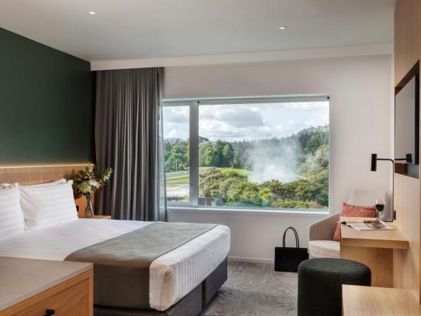 Rydges Rotorua : photo 1 de la chambre chambre de luxe lit king-size - vue sur piscine
