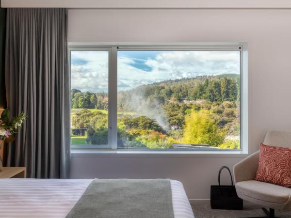 Rydges Rotorua : photo 2 de la chambre chambre de luxe lit king-size - vue sur piscine