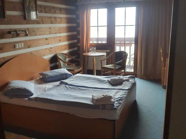 Hotel PAM : photo 2 de la chambre chambre triple avec balcon