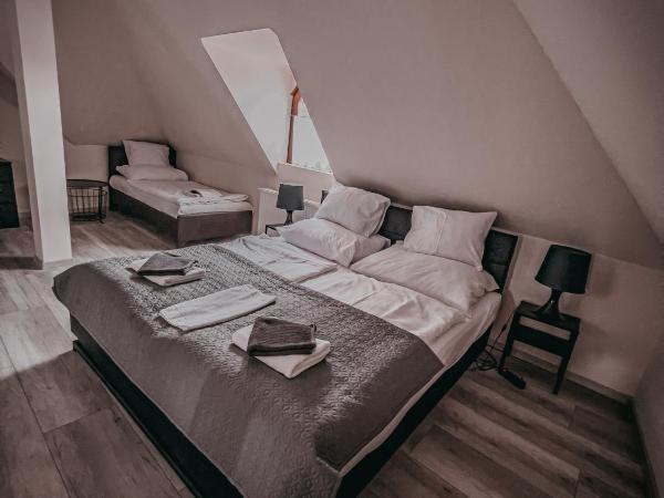 Végvári Hotel Eger : photo 4 de la chambre suite familiale