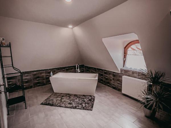 Végvári Hotel Eger : photo 5 de la chambre suite familiale